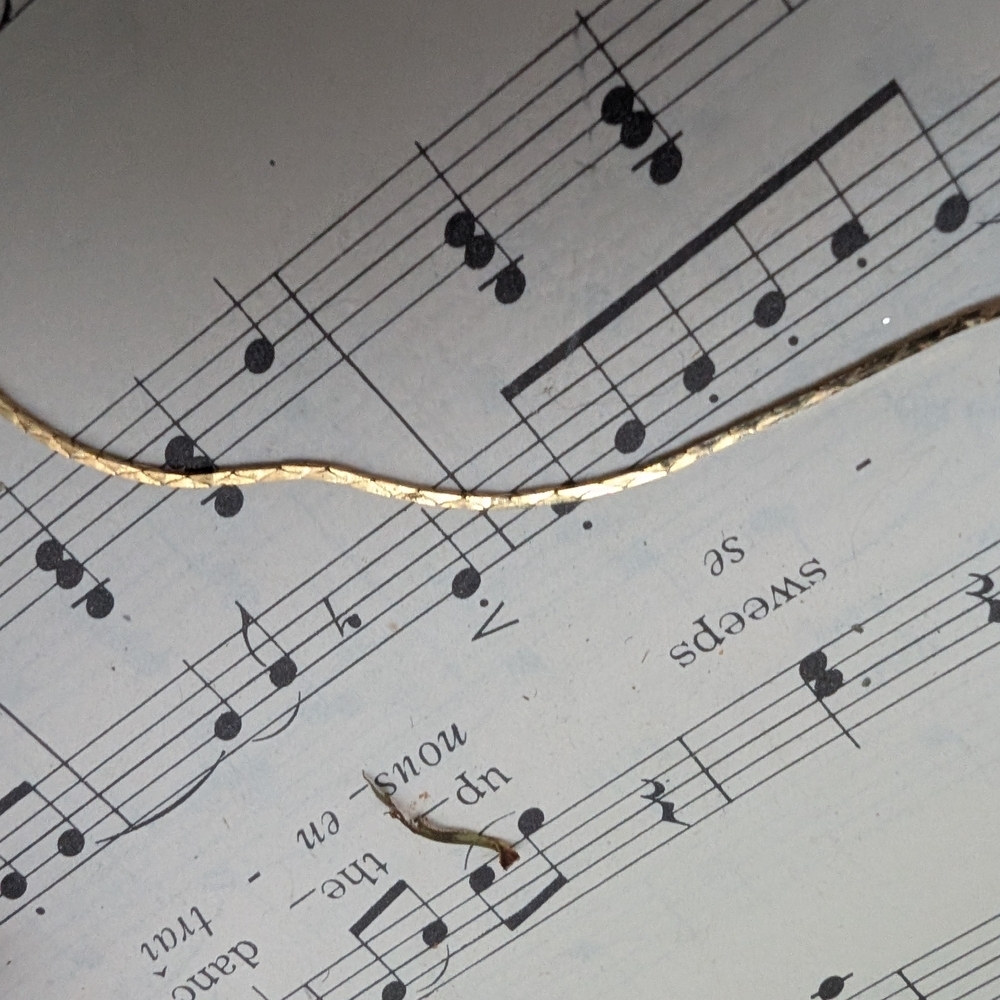 Vintage Goldtone and Faux Pearl Necklace - Picture 9 of 9